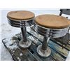 Image 3 : 2 Vintage stools