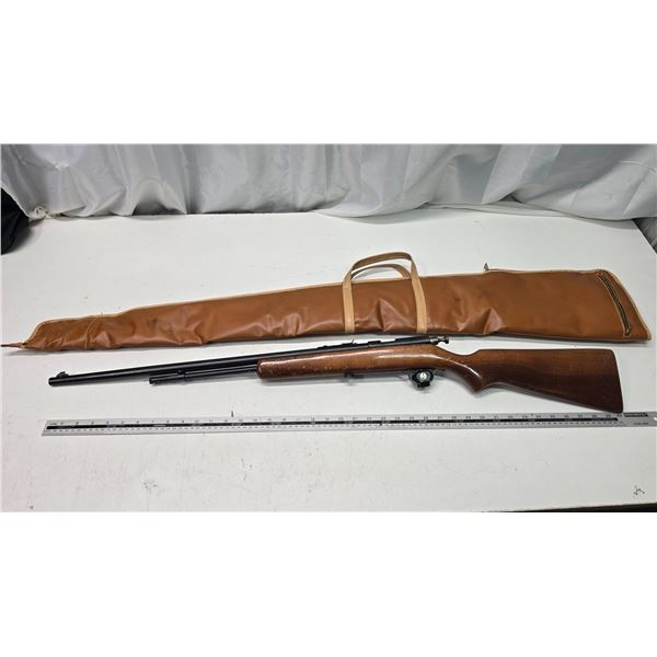 PAL REQUIRED!! Cooey, model 60 - .22 bolt action rifle, c/w carrying case