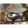Image 4 : Box of grinding wheels, etc.