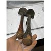 Image 5 : 2 army shovels
