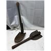 Image 4 : 2 army shovels