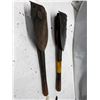 Image 5 : 2 army shovels
