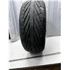 Image 12 : Goodyear P215/50R17 tire
