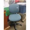 Image 4 : upholstered office chair