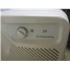 Image 5 : simplicity dehumidifier- powers on