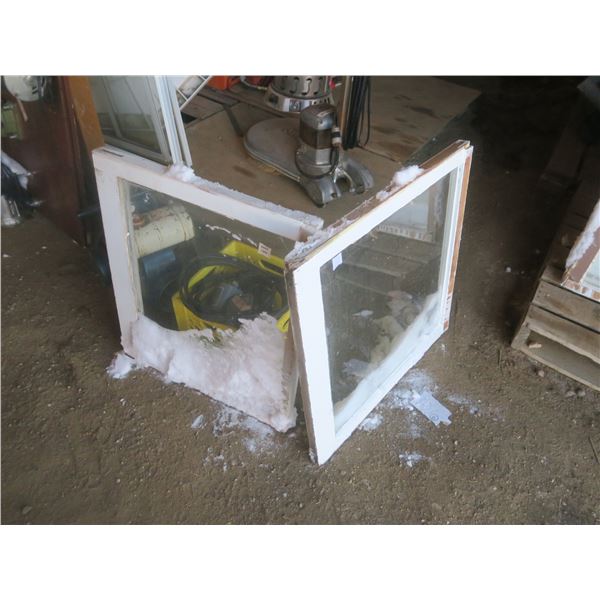 2 28"x24" and 28"x28"