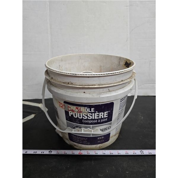 Pail of assorted hardware's