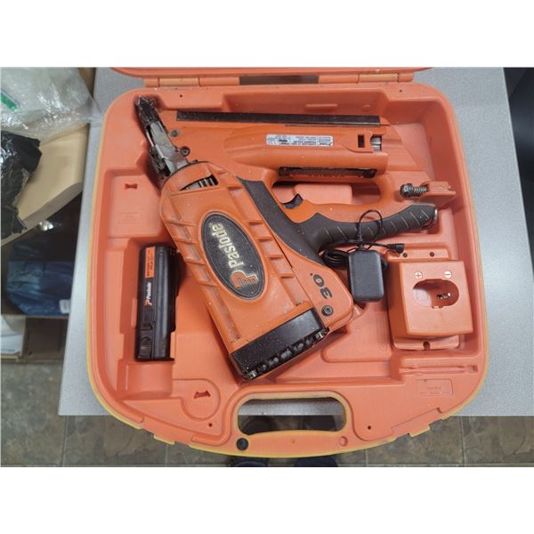 Paslode framing nailer in case c/w battery, charger, gas canister