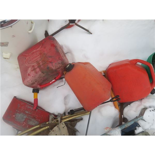 4 jerry cans