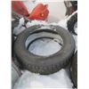 Image 3 : 1 215/60R16 tire