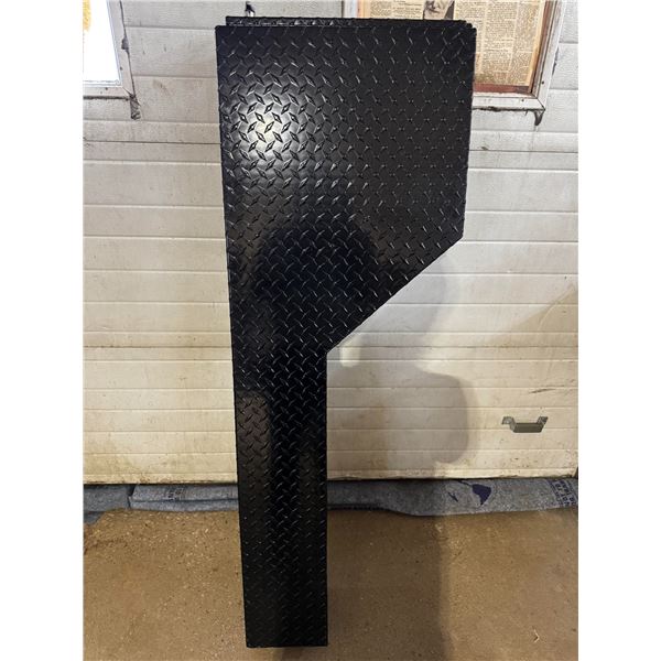 LUN 78228 (GUN BOX 60" WHEEL WELL)