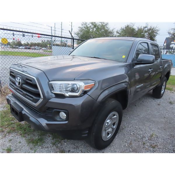 2017 Toyota Tacoma SR5 Crew Cab SB Pick Up