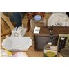 Image 2 : Vintage Radio, Scale, Bakeware, Pitchers