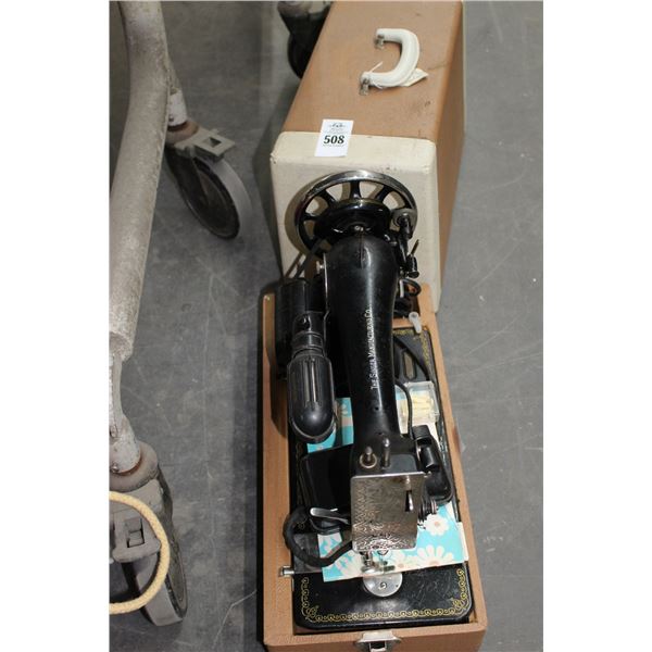 Singer Vintage Sewing Machine w/ Case