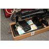 Image 3 : Singer Vintage Sewing Machine w/ Case