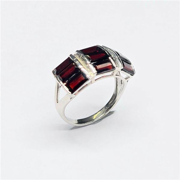 Silver Garnet (2.9ct) Rhodium Plated Ring (~Size 7)(Ring is resizable for $40) (~weight 3.76g)