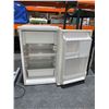 Image 3 : White Westinghouse Mini Bar Fridge