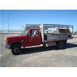 FORD F450 SUPER DUTY S/A FLATBED UTILITY TRUCK, s/n 2FDLF47G5KCB55530:
