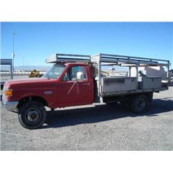 FORD F450 SUPER DUTY S/A FLATBED UTILITY TRUCK, s/n 2FDLF47G6KCB45928: