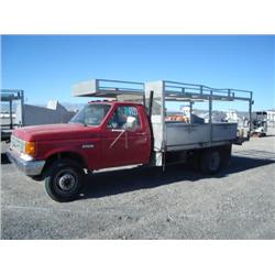 FORD F450 SUPER DUTY S/A FLATBED UTILITY TRUCK, s/n 2FDLF47G5KCA28968: