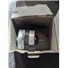 Image 1 : Box with contain