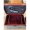 Image 2 : NEW WINE GIFT BOX AND 2 FLASK GIFT SETS - 2 BOTTLE WINE HOLDER W/ CORKSCREW, BOTTLE STOPPER, POURER,