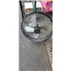 Image 2 : FLOOR FAN AND VINTAGE VIKING SWEEPER