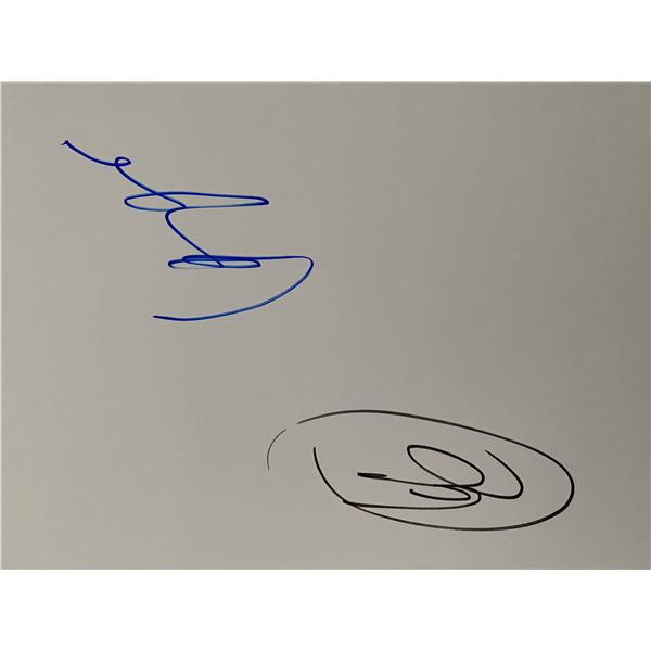 Miley Cyrus and Lady Gaga signed seet