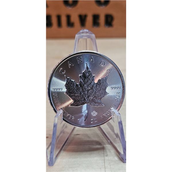 Lot 25-1) 1 oz Canadian Maple Leaf 2023 Silver Round