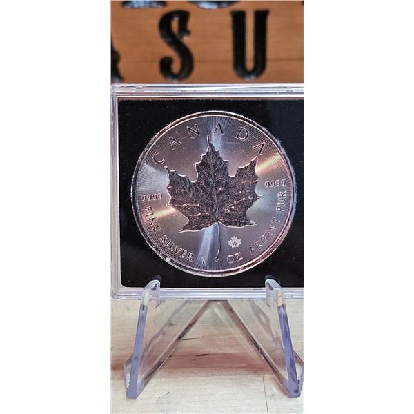 Lot 48-1) 1 oz Canadian Maple Leaf 2021 Silver Round