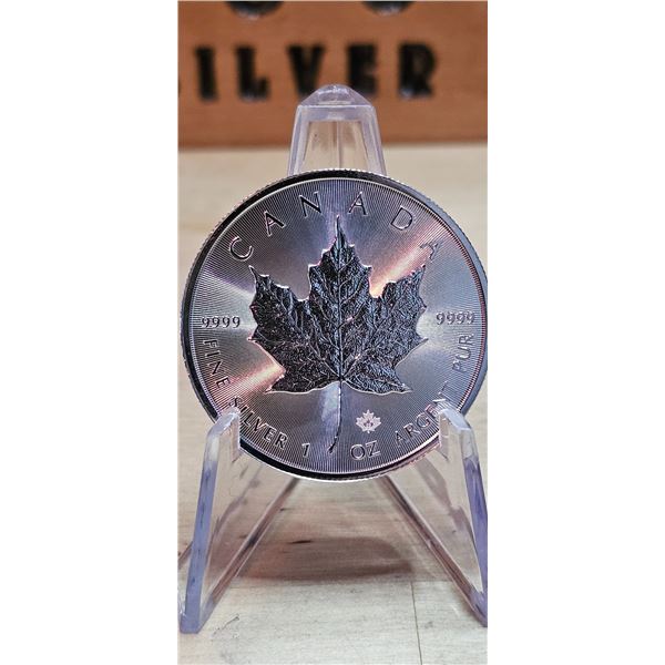 Lot 52-1) 1 oz Canadian Maple Leaf 2022 Silver Round