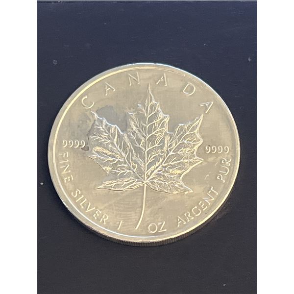 Silver 1 0z fine .999  MAPLE LEAF $5 coin 2010