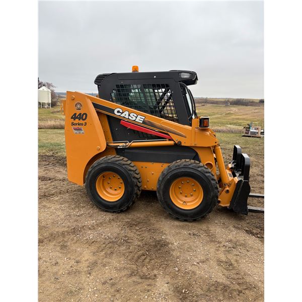 Case 440 Series 3 Skidsteer, 90 Hp, 442 hrs, heated cab, aux hyds, original owner, SN. N8M483087, U