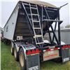 Image 4 : 2013 Lode King tridem grain trailer, 45 ft, 2- compartment, air ride, c/w Michels elec. roll tarp, v