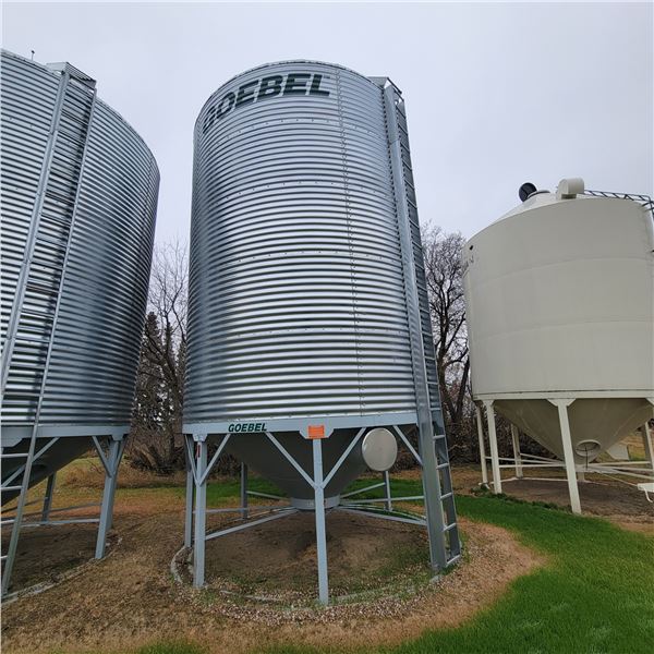 Goebel 5-Ring hopper btm, c/w ladder & opener, double skid, has aeration system, 3500 Bu. Removal by