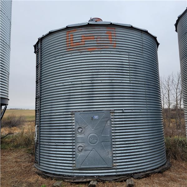 UFA 5-Ring flat btm c/w ladder & opener, 1650 Bu. Removal by July 15th