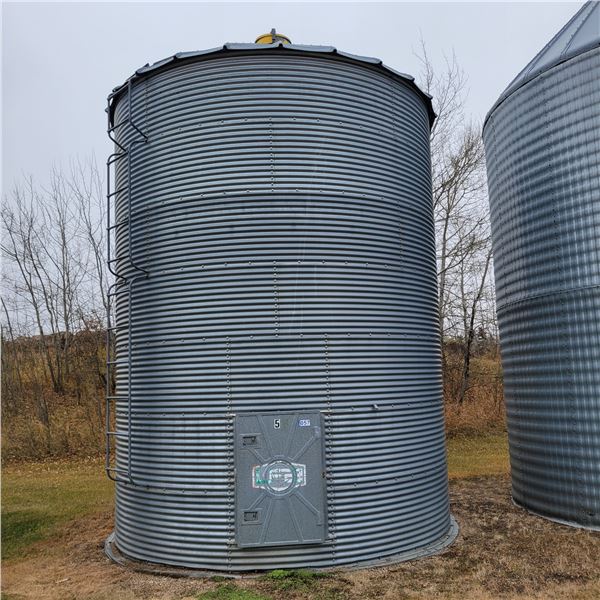 UFA 7-Ring flat btm c/w wood floor, ladder & opener, 2350 Bu. Removal by July 15th