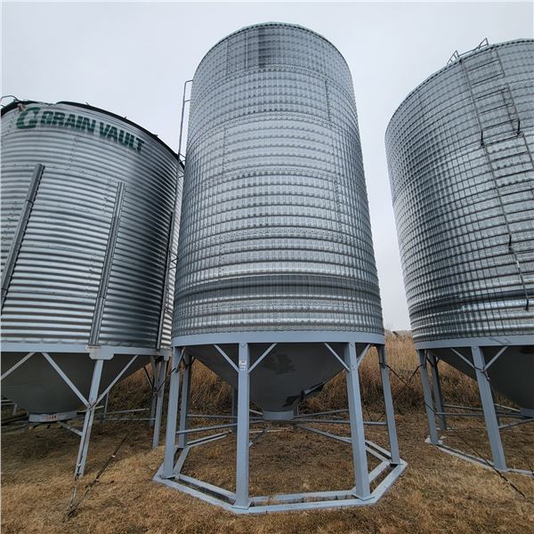 Behlen Approx. 6-Ring hopper btm, c/w ladder & opener, Double skid, SN. 2005146, 3500 Bu. Removal by