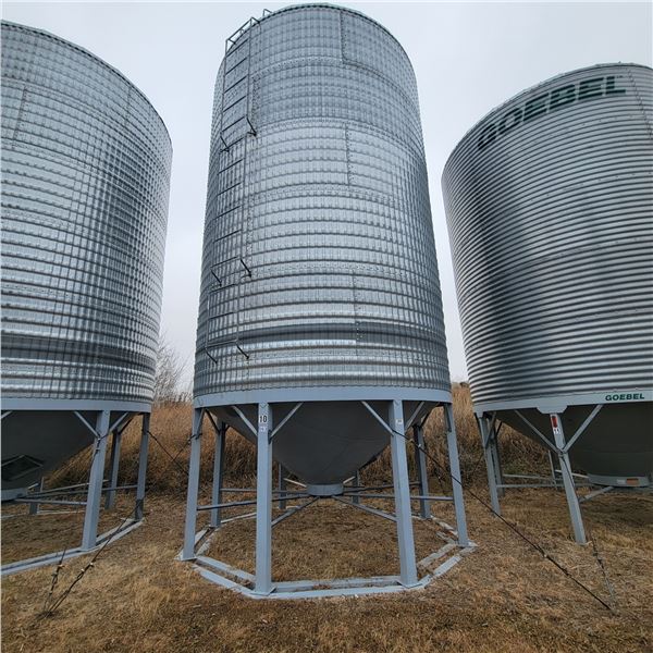 Behlen Approx. 6-Ring hopper btm, c/w ladder & opener, Double skid, 3500 Bu. Removal by July 15th