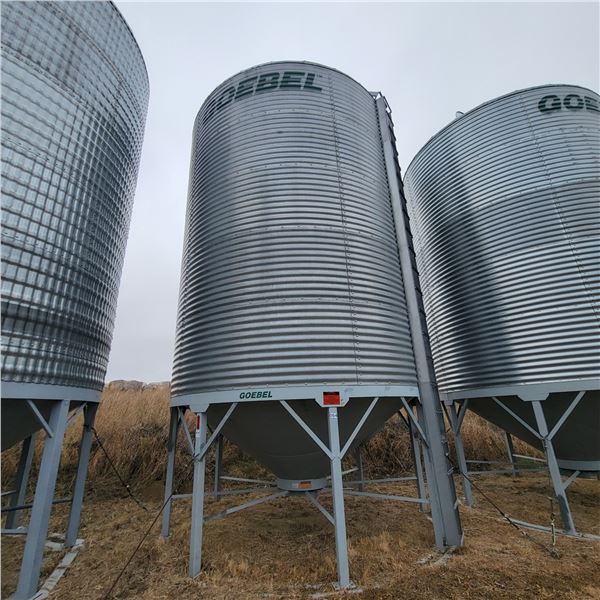 Goebel 5-Ring hopper btm c/w ladder & opener, double skid, 3500 Bu. Removal by July 15th