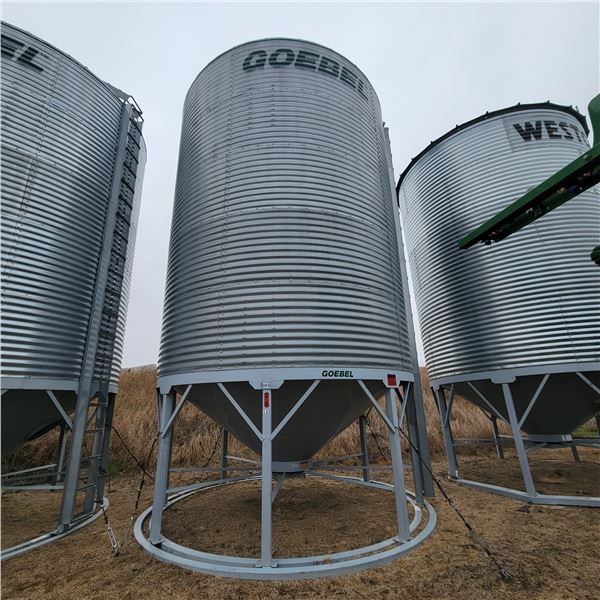 Goebel 5-Ring hopper btm c/w ladder & opener, double skid, 3500 Bu. Removal by July 15th