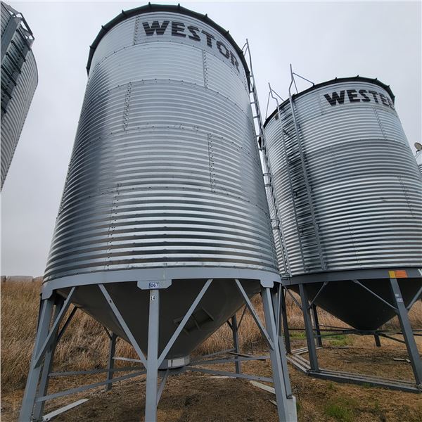 Westor 5-Ring hopper btm, c/w ladder & opener, double skid, 3500 Bu. Removal by July 15th