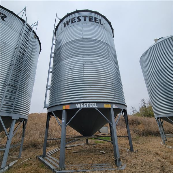 Westeel 5-Ring hopper btm, c/w ladder & open, triple skid, 3500 Bu. Removal by July 15th