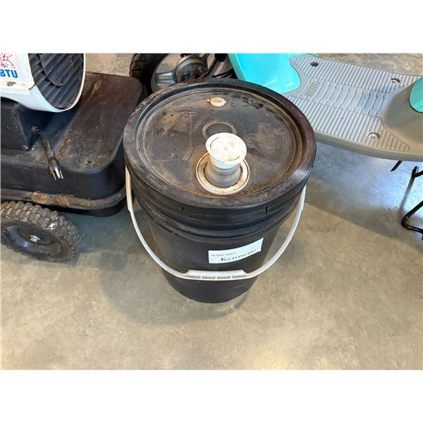 Reddy heater 165 BTU kerosine heater c/w approx. 2.5-gal kerosine