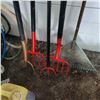 Image 2 : 4- Forks, rake & misc. hose