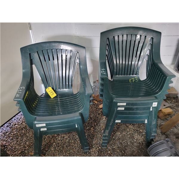 Approx. 8- plastic chairs