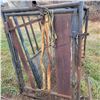 Image 3 : Portable cattle squeeze c/w head gate