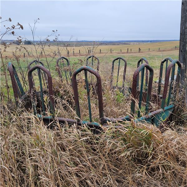 Green round bale feeder