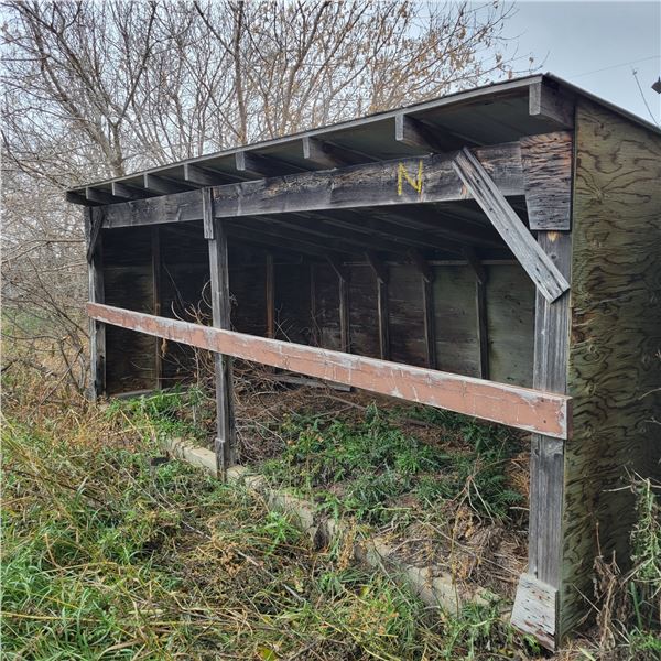 Wood calf shelter (N), Buyer responsible to Load