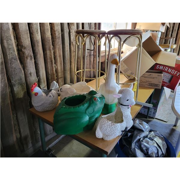 2- Stools, garden décor